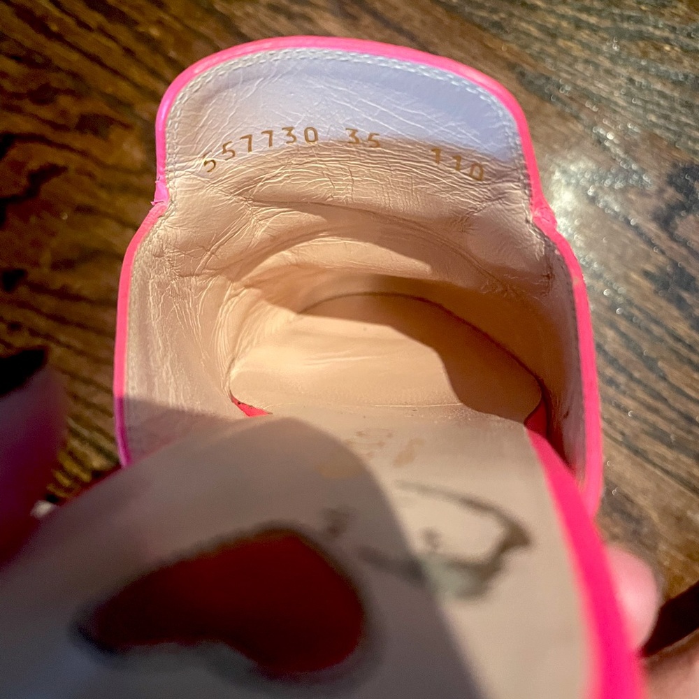 Hot pink Gucci slides ; only worn a few times ! Size 35